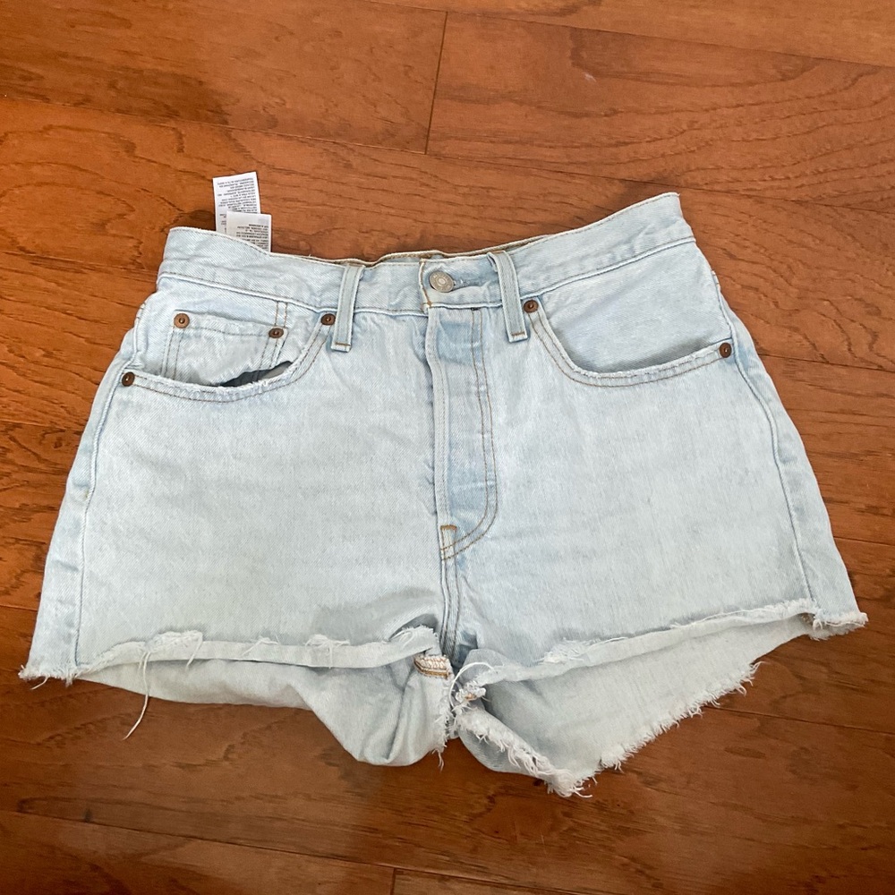 Levi 501 Light Wash Raw Hem Jean Shorts Size 27 Summer Spring Cuffed Beach